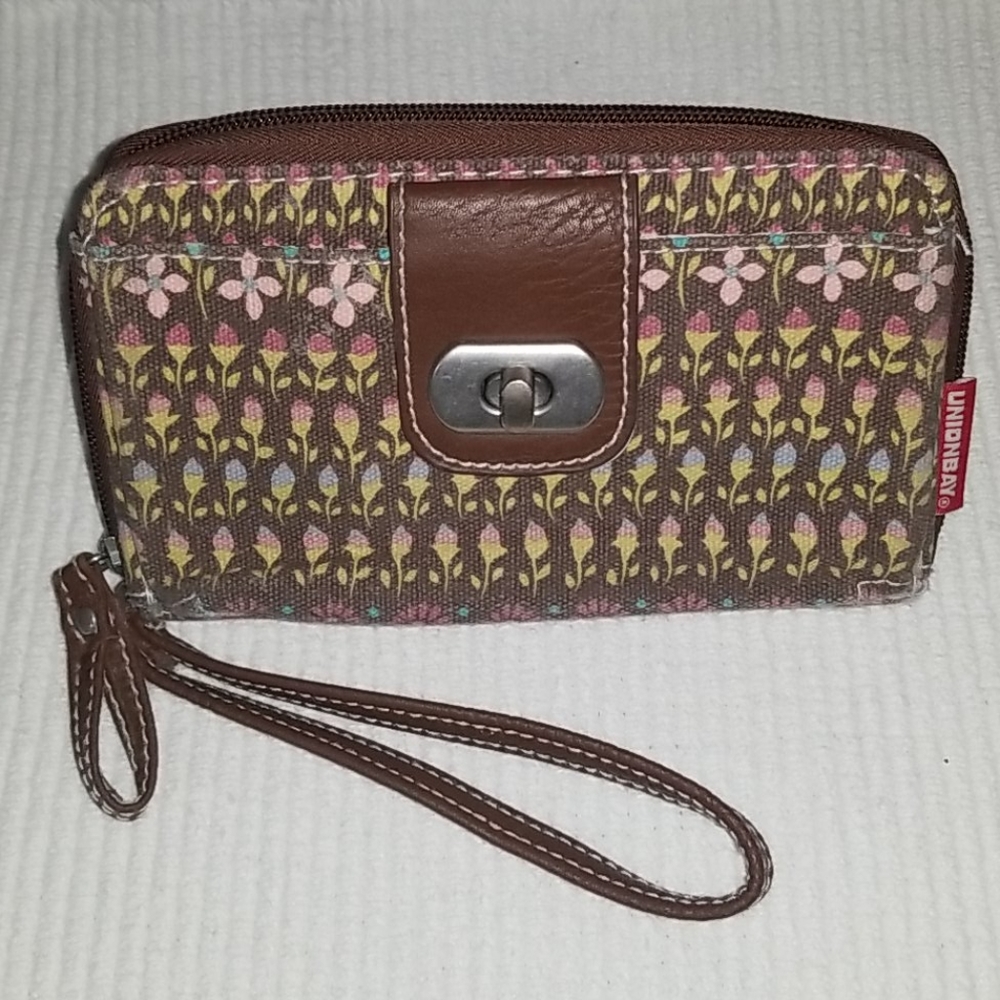 🌷UnionBay wristlet🌷